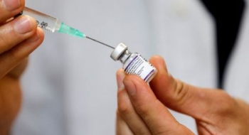 Primeiro lote de vacinas da Pfizer chega ao Brasil